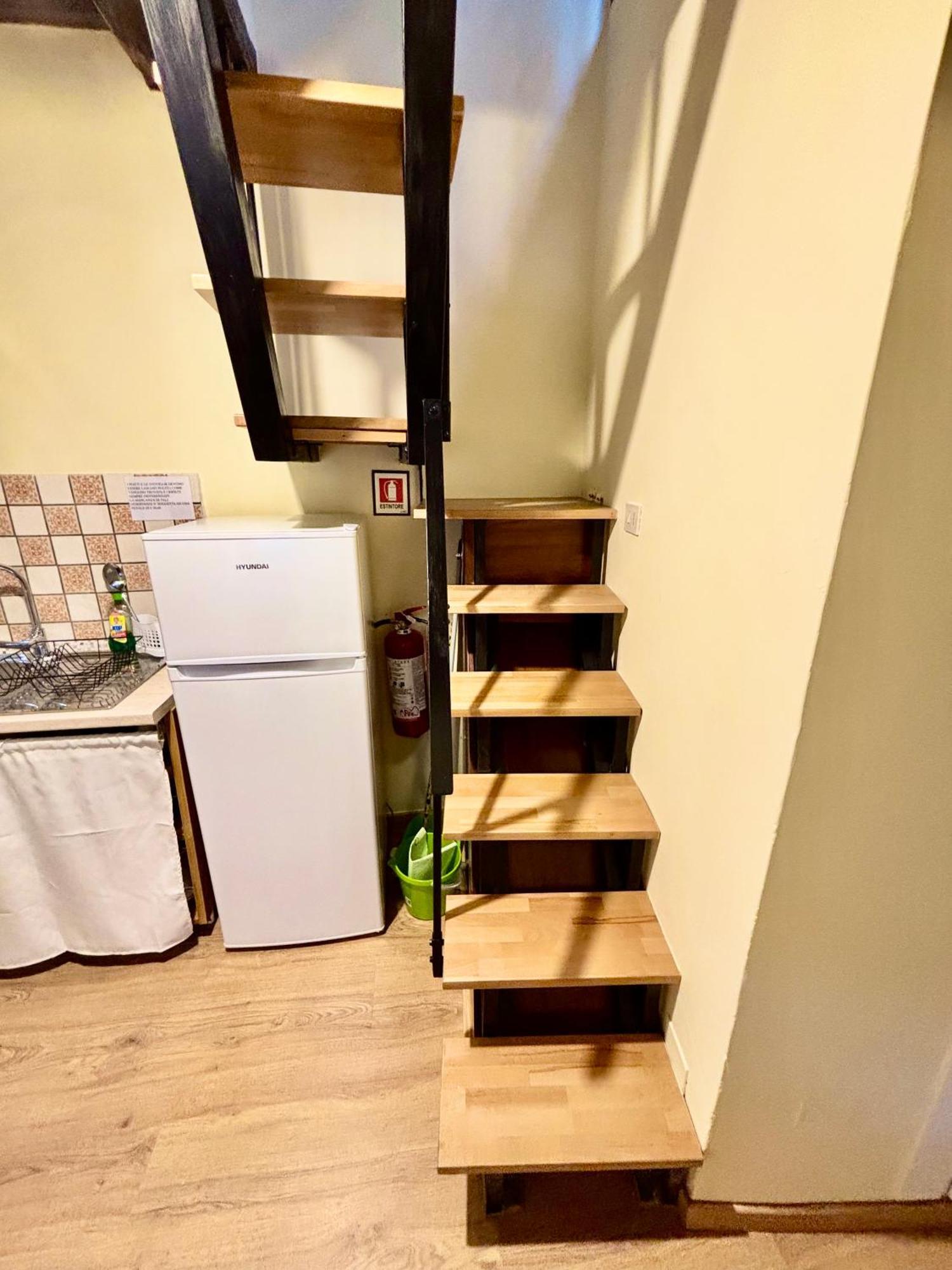 グッビオRed Houseアパートメント エクステリア 写真